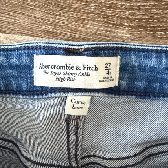 Abercrombie & Fitch High Rise Skinny Jeans - Picture 2 of 4